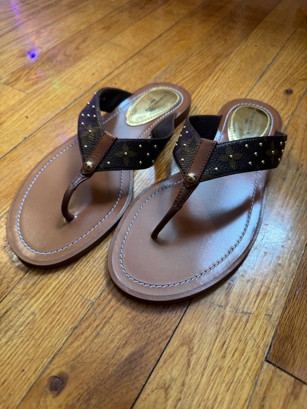 LOUIS VUITTON
Monogram Sunny Flat Thong Sandal - Picture 2 of 6